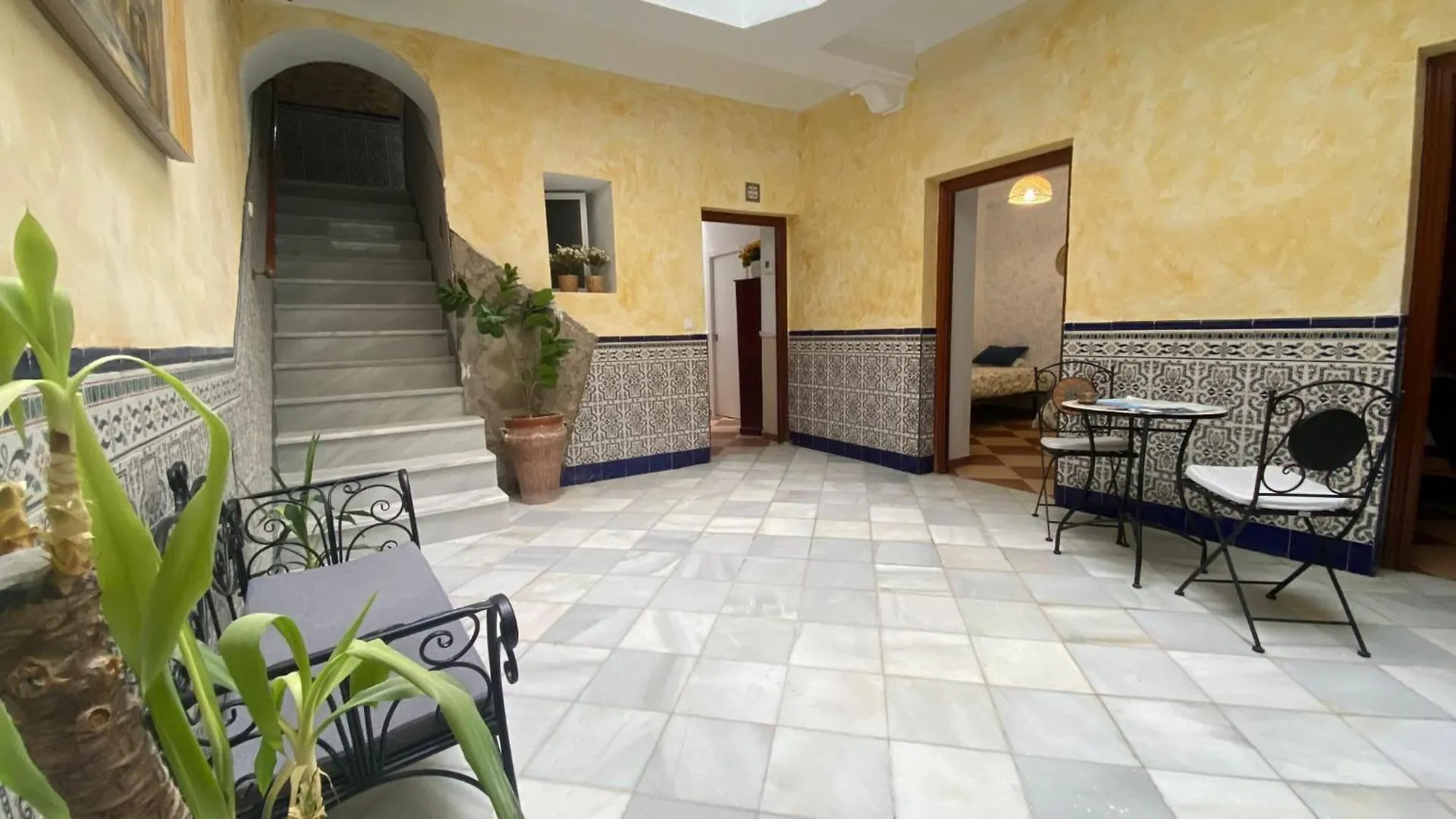 Patio Andalusi Junto A La Vina Apartment Cadiz Spain
