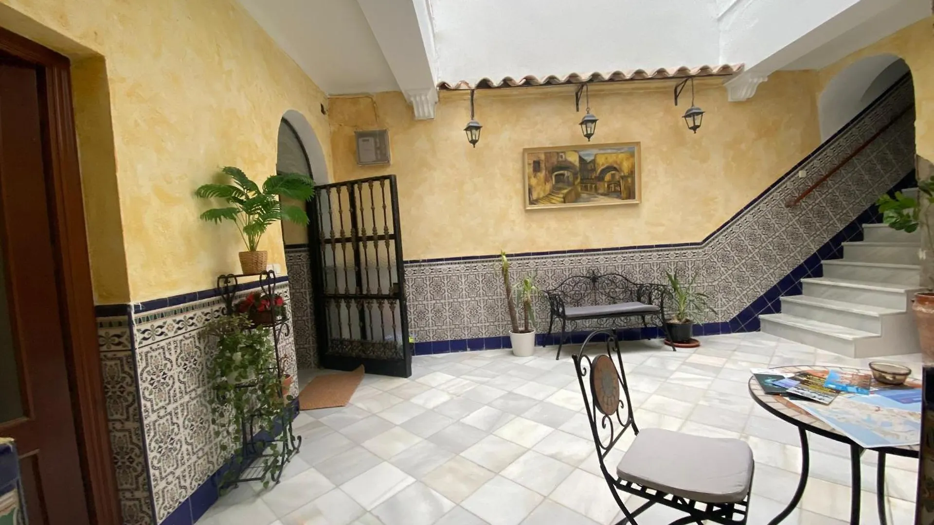 Patio Andalusi Junto A La Vina Apartment Cadiz Homestay